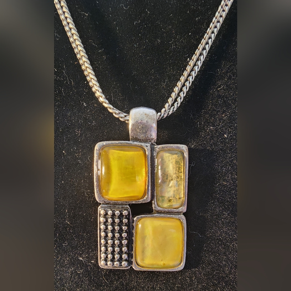 Laura Ashley Modernist Yellow Glass Pendant Necklace 16"+3" Silver-Tone Chain - Picture 4 of 7